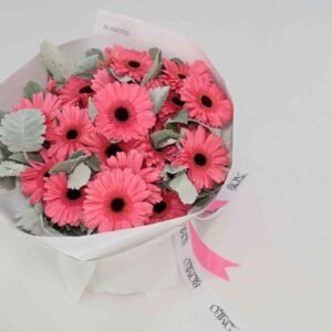 Arreglo de gerberas Romeo Flower Boutique - imagen 5