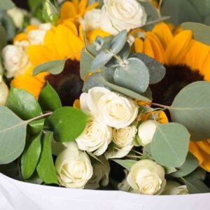 Arreglo de girasoles Romeo Flower Boutique - imagen 7