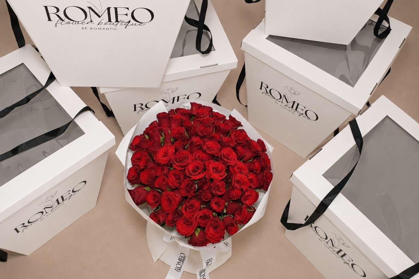 Rosas rojas con cajas Romeo Flower Boutique